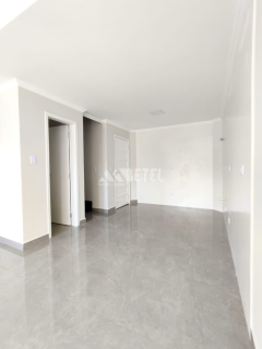 Oportunidade no Xaxim – Sobrado com 3 Quartos e Acabamento Impecável!