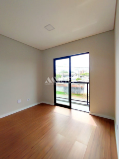 Oportunidade no Xaxim – Sobrado com 3 Quartos e Acabamento Impecável!