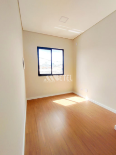 Oportunidade no Xaxim – Sobrado com 3 Quartos e Acabamento Impecável!