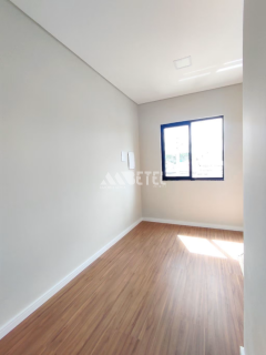 Oportunidade no Xaxim – Sobrado com 3 Quartos e Acabamento Impecável!