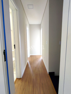 Oportunidade no Xaxim – Sobrado com 3 Quartos e Acabamento Impecável!