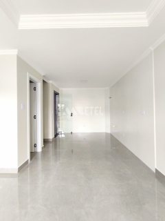 Oportunidade no Xaxim – Sobrado com 3 Quartos e Acabamento Impecável!