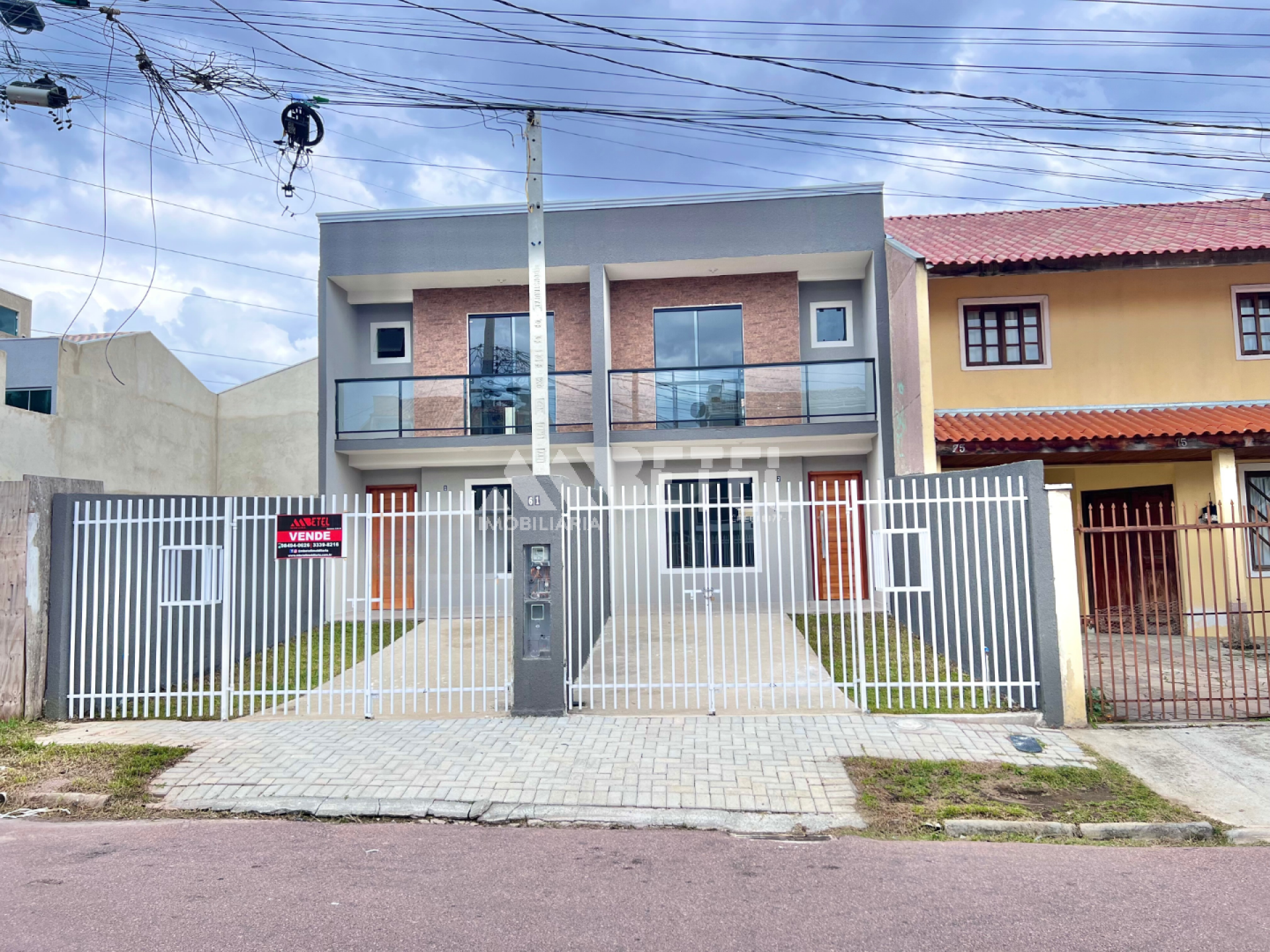 Sobrado com Suíte, Churrasqueira e excelente Acabamento no Vitória Régia!