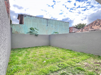 Casa Nova com 2 Quartos e Amplo Terreno no Capela Velha – Araucária