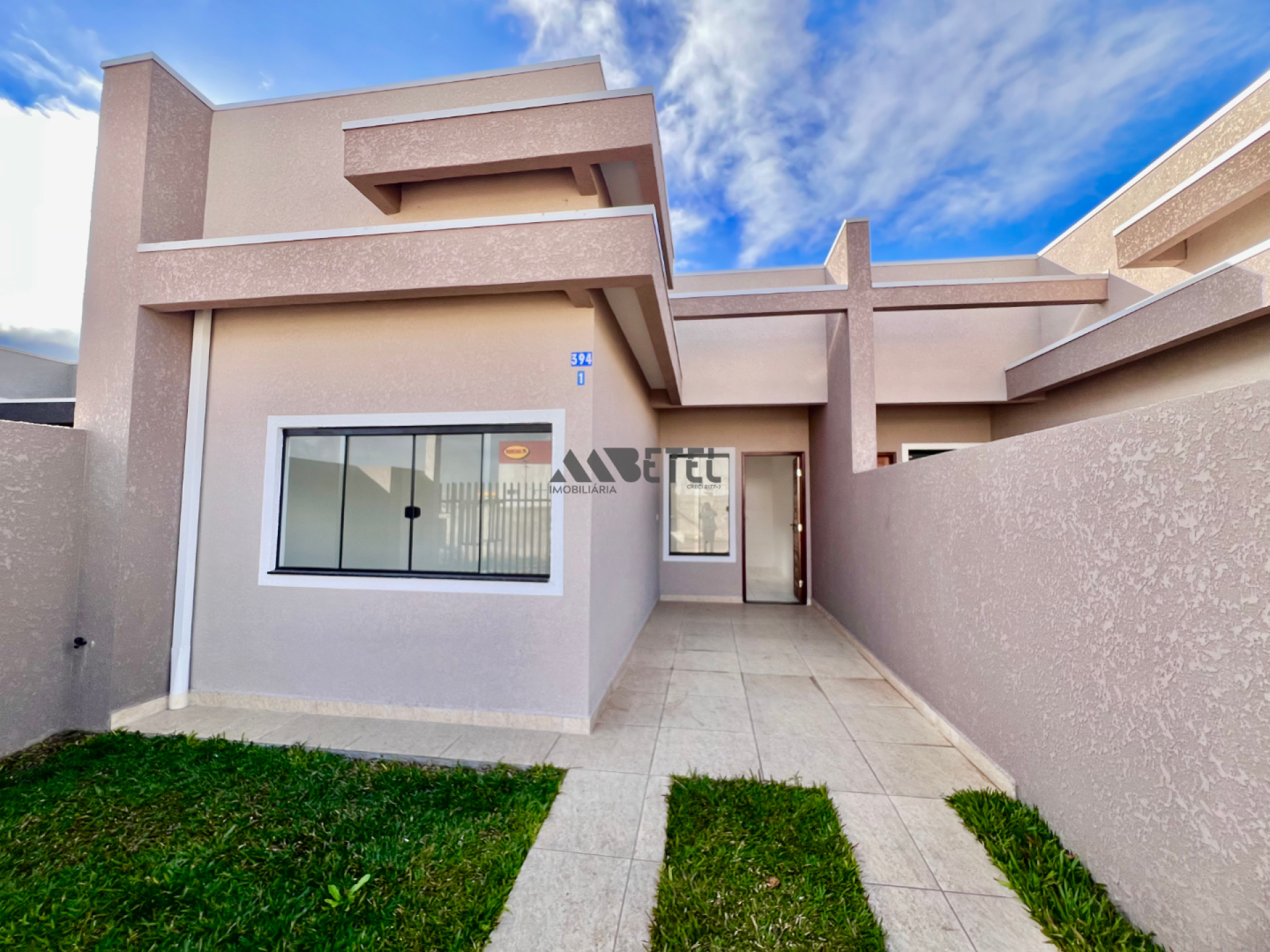 Casa Moderna com Excelente Acabamento ao Lado do Jacomar