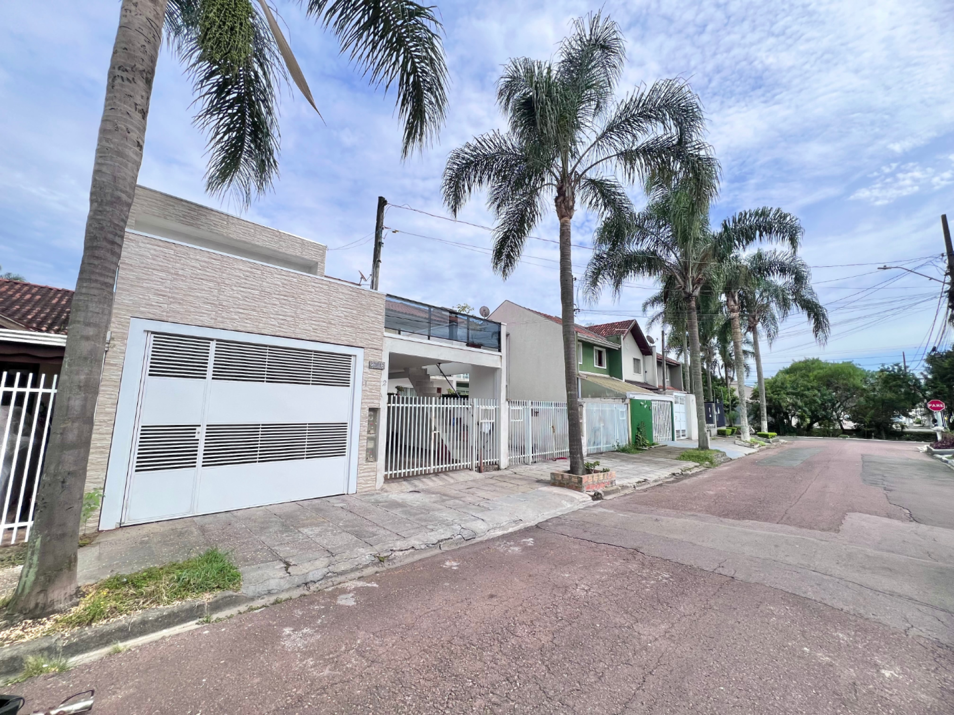 Sobrado no Vitória Régia 3 quartos, sacada e churrasqueira