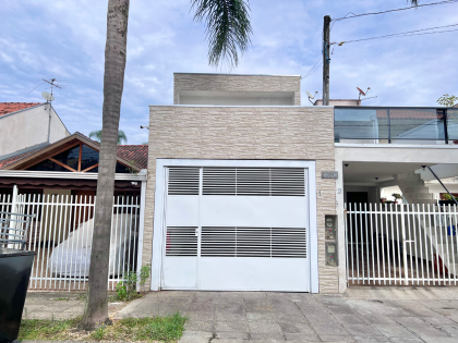 Sobrado no Vitória Régia 3 quartos, sacada e churrasqueira