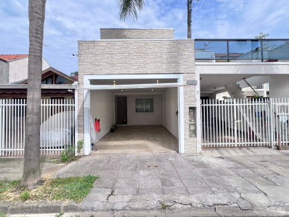 Sobrado no Vitória Régia 3 quartos, sacada e churrasqueira