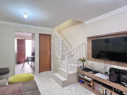 Sobrado no Vitória Régia 3 quartos, sacada e churrasqueira