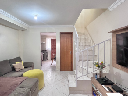 Sobrado no Vitória Régia 3 quartos, sacada e churrasqueira