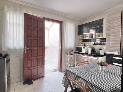 Sobrado no Vitória Régia 3 quartos, sacada e churrasqueira