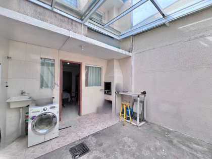 Sobrado no Vitória Régia 3 quartos, sacada e churrasqueira