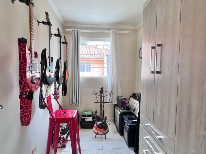 Sobrado no Vitória Régia 3 quartos, sacada e churrasqueira