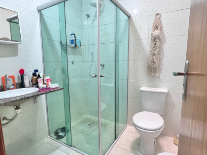 Sobrado no Vitória Régia 3 quartos, sacada e churrasqueira