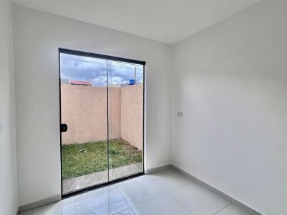 Sobrado no Tatuquara – Varanda, Sala Ampla e Condomínio Tranquilo