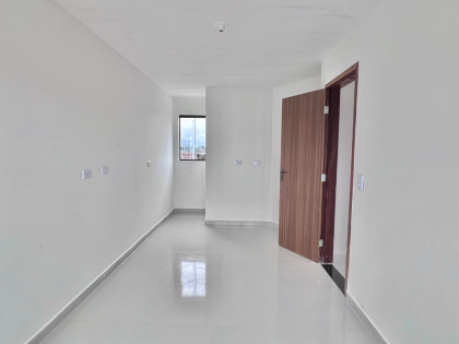 Sobrado no Tatuquara – Varanda, Sala Ampla e Condomínio Tranquilo