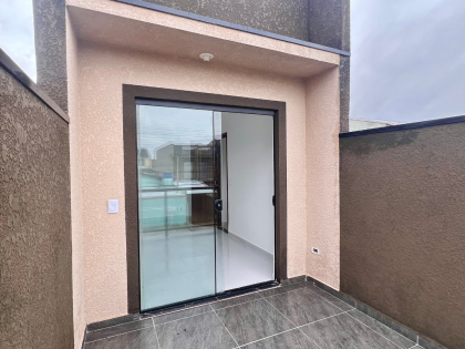 Sobrado no Tatuquara – Varanda, Sala Ampla e Condomínio Tranquilo