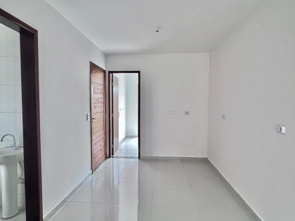 Sobrado no Tatuquara – Varanda, Sala Ampla e Condomínio Tranquilo