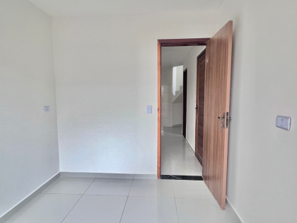 Sobrado no Tatuquara – Varanda, Sala Ampla e Condomínio Tranquilo