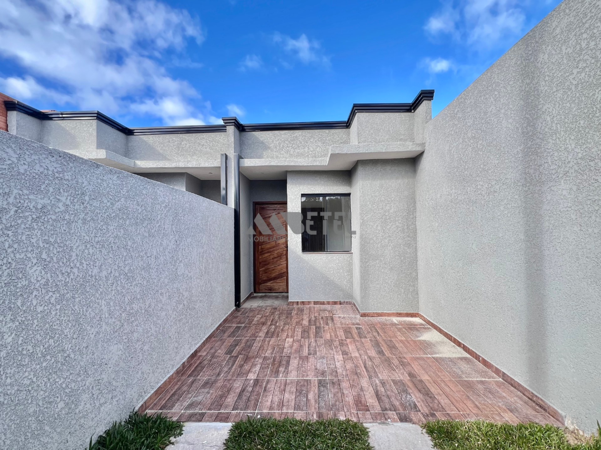 Casa no tatuquara com churrasqueira e espaço nos fundos