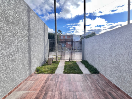 Casa no tatuquara com churrasqueira e espaço nos fundos