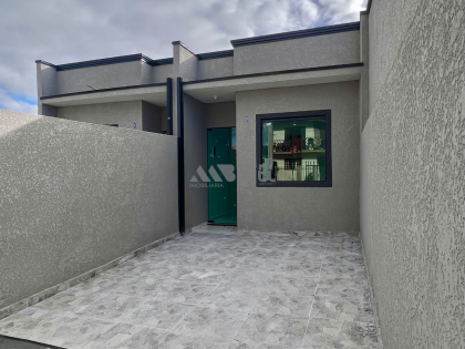 Casa moderna com espaço nos fundos e excelente acabamento no Campo de Santana!