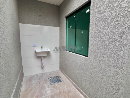 Casa moderna com espaço nos fundos e excelente acabamento no Campo de Santana!
