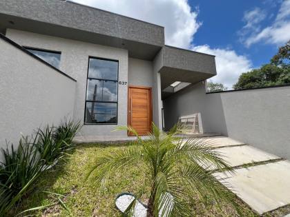 Casa Moderna com Suíte, Pé Direito Duplo e Edícula Completa – Conforto e Estilo!