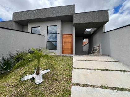 Casa Moderna com Suíte, Pé Direito Duplo e Edícula Completa – Conforto e Estilo!