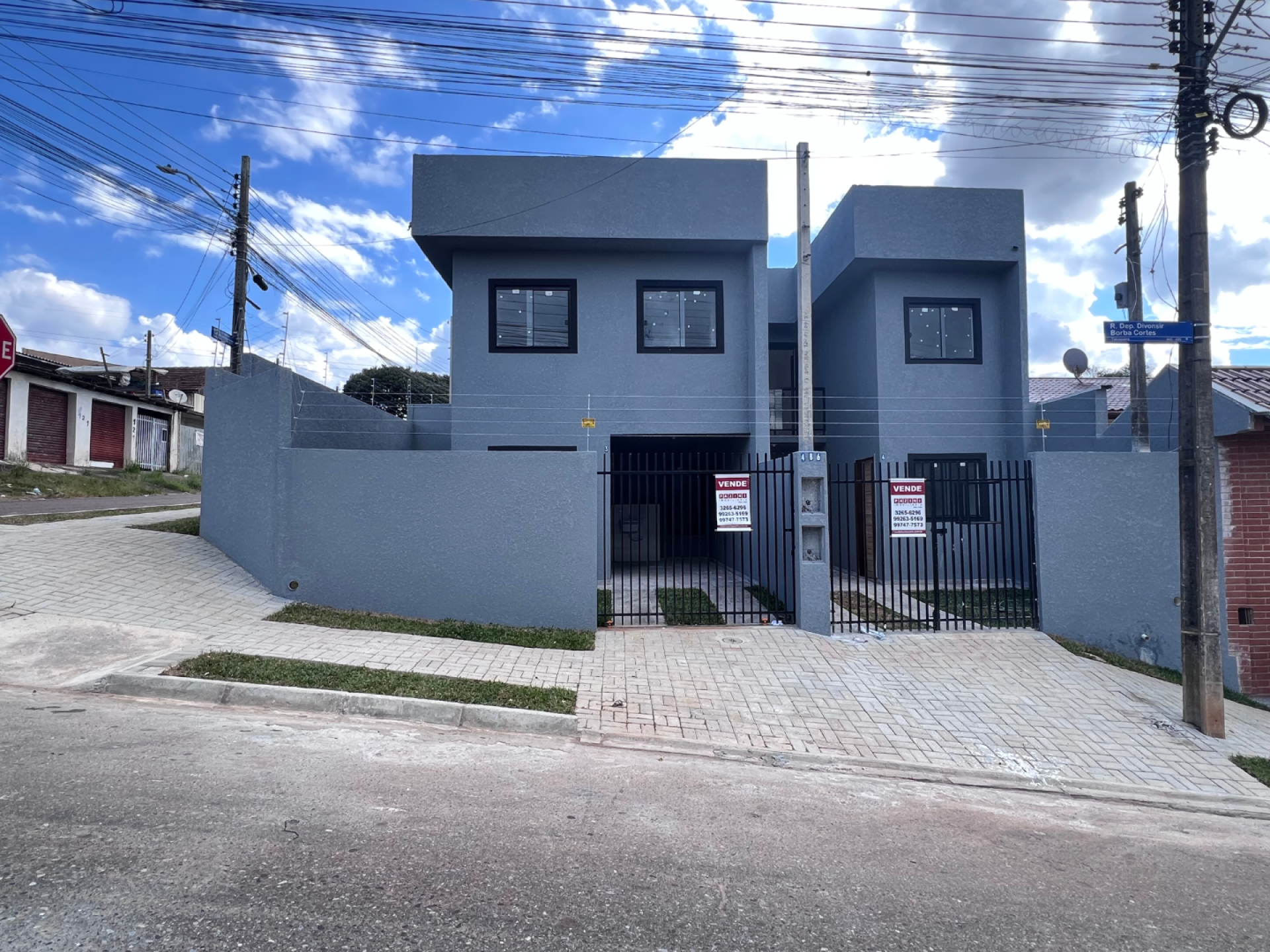 Sobrado de Esquina para Locação no Tatuquara – Conforto, Espaço e Localização Estratégica!