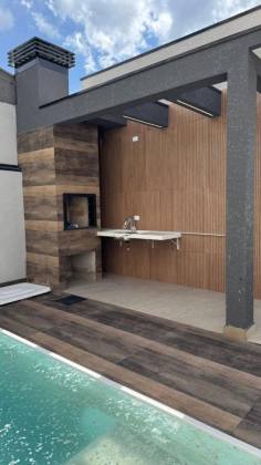 Casa Alto Padrão com suíte, área gourmet e piscina