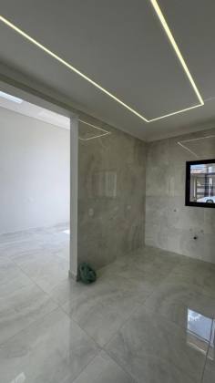 Casa Alto Padrão com suíte, área gourmet e piscina