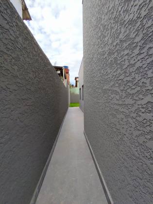 Casa nova e terreno espaçoso