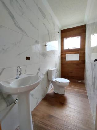 Casa nova e terreno espaçoso