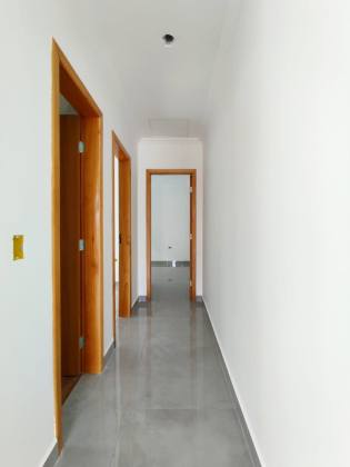 Casa nova e terreno espaçoso