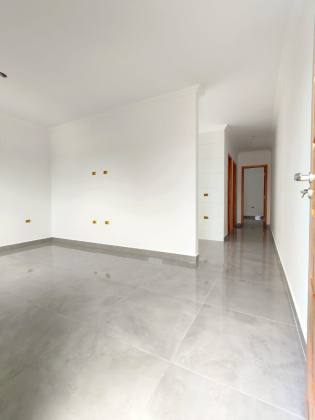 Casa nova e terreno espaçoso