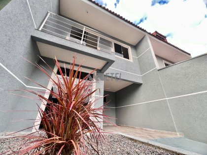 Sobrado amplo no Vitória Régia: 3 quartos, flexibilidade total e entrada facilitada!