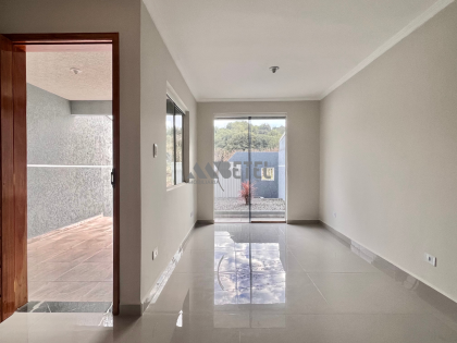 Sobrado amplo no Vitória Régia: 3 quartos, flexibilidade total e entrada facilitada!