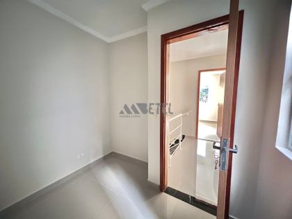 Sobrado amplo no Vitória Régia: 3 quartos, flexibilidade total e entrada facilitada!