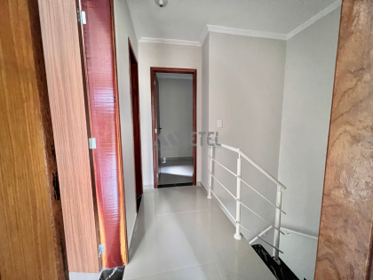 Sobrado amplo no Vitória Régia: 3 quartos, flexibilidade total e entrada facilitada!