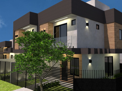 Sobrado de Esquina com Acabamento Impecável no Tatuquara – Espaço e Estilo