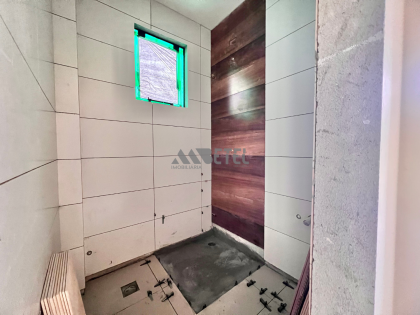 Sobrado de Esquina com Acabamento Impecável no Tatuquara – Espaço e Estilo