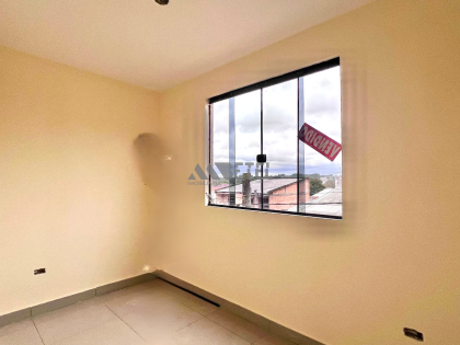 Sobrado de Esquina com Acabamento Impecável no Tatuquara – Espaço e Estilo