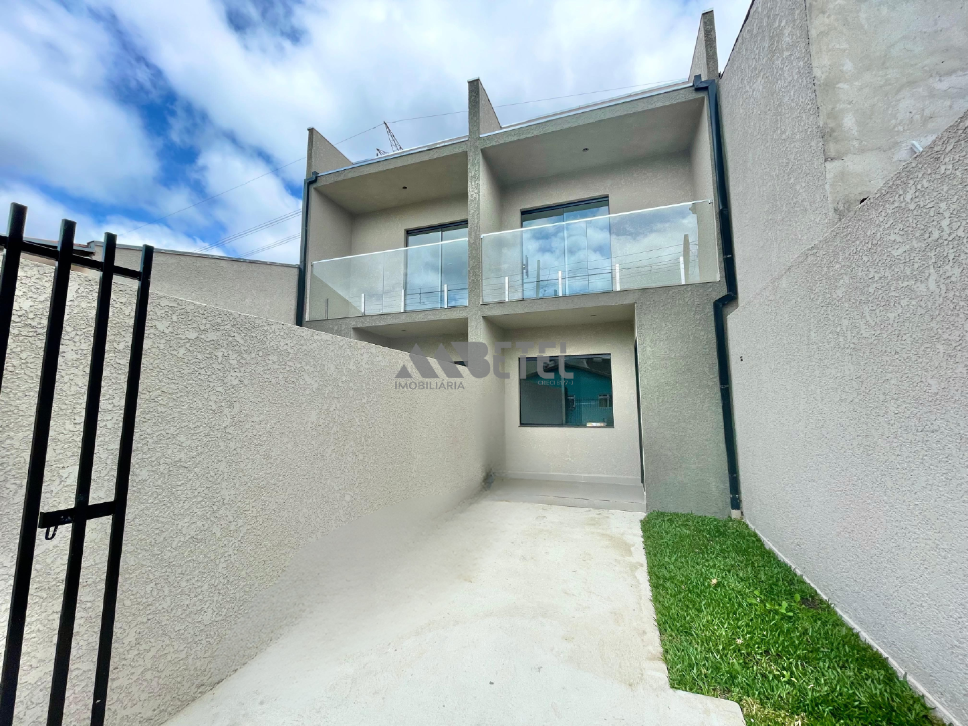 SOBRADO 2 QUARTOS – PRONTO PARA MORAR | VITÓRIA RÉGIA – CURITIBA