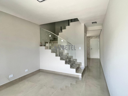 LINDO SOBRADO 2 QUARTOS – VITÓRIA RÉGIA – CURITIBA