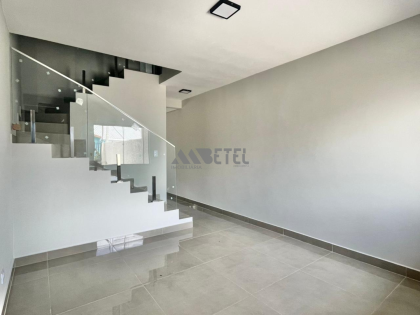 LINDO SOBRADO 2 QUARTOS – VITÓRIA RÉGIA – CURITIBA