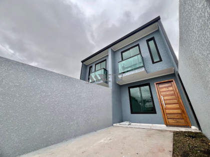 Sobrado moderno com sacadas em localização estratégica — Vila Industrial/CIC!