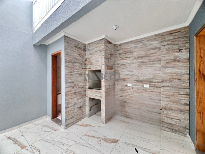 Sobrado moderno com sacadas em localização estratégica — Vila Industrial/CIC!