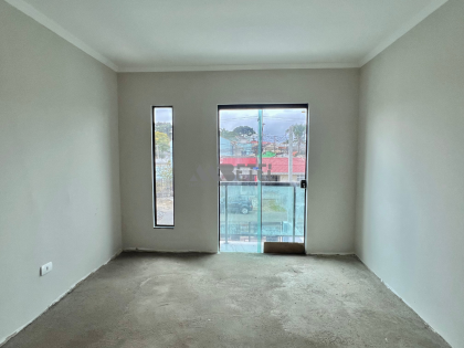 Sobrado moderno com sacadas em localização estratégica — Vila Industrial/CIC!