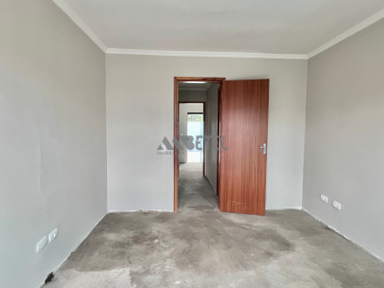 Sobrado moderno com sacadas em localização estratégica — Vila Industrial/CIC!